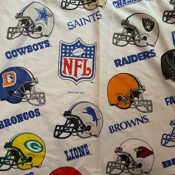 Vintage NFL Football Teams Spell Out Shield Twin Size Flat Bed Sheet 1995 - Picture 3 of 10